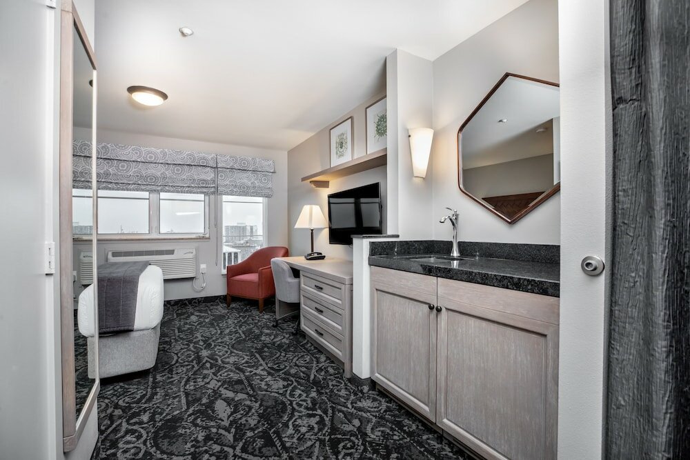 Фото Mediterranean Inn