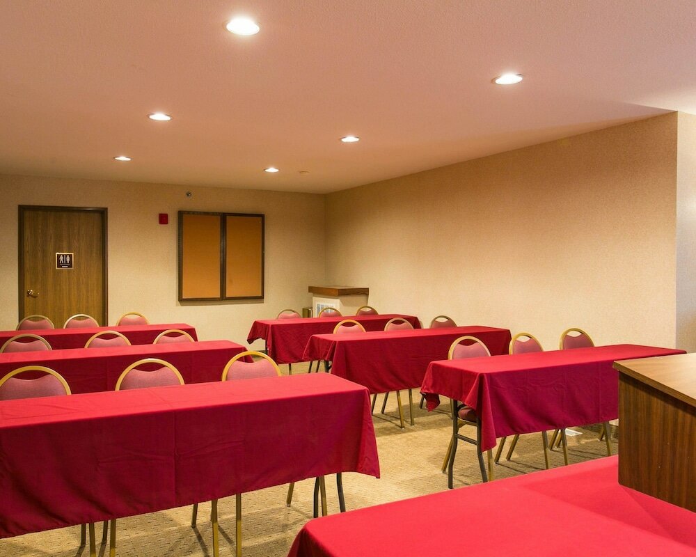 Фото Comfort Inn Warrensburg Station