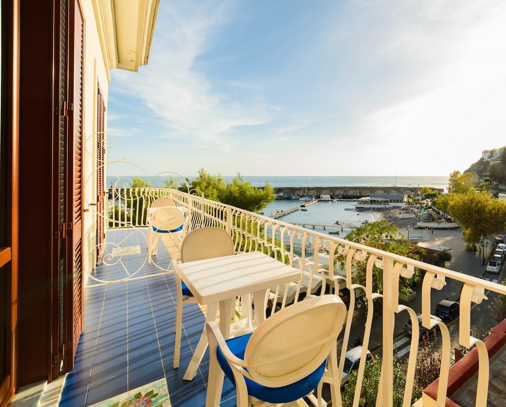 Фото Hotel La Bussola