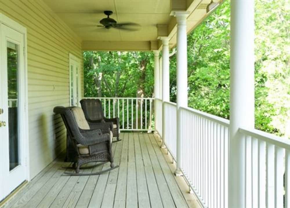 Фото The Sanford House Inn & SPA