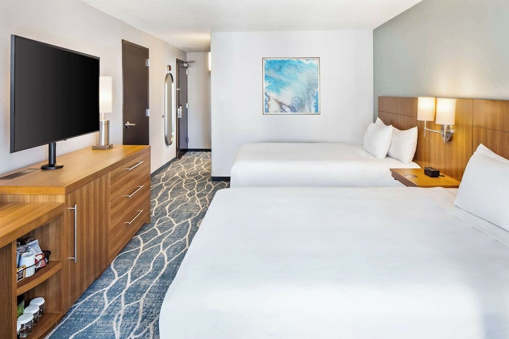 Фото Hyatt Place Waikiki Beach