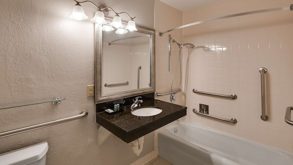 Фото Best Western Tomah Hotel