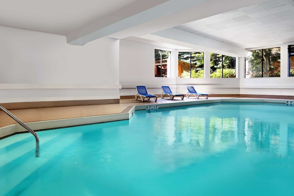 Фото Best Western Parkway Hotel Toronto North