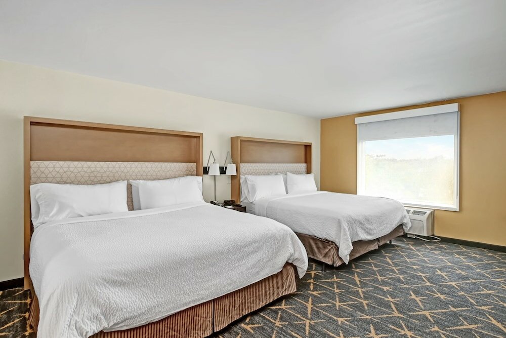 Фото Holiday Inn Piscataway Somerset, an Ihg Hotel