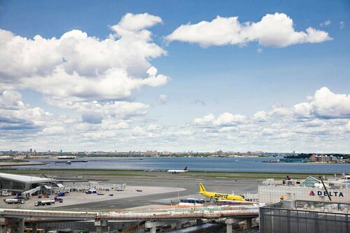 Гостиница New York LaGuardia Airport Marriott в Нью-Йорке