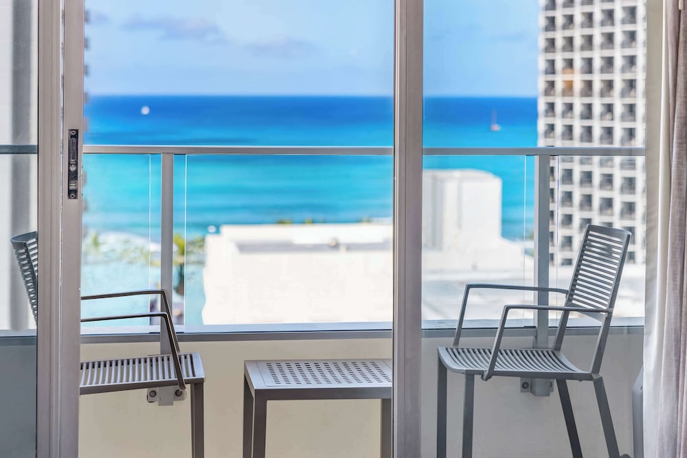 Фото Hyatt Place Waikiki Beach