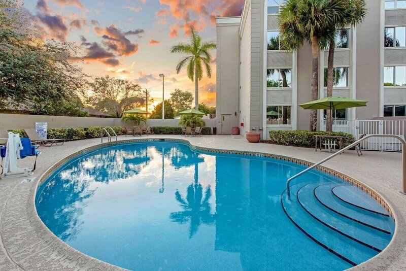 Гостиница La Quinta Inn & Suites by Wyndham Coral Springs South в Корал Спрингс
