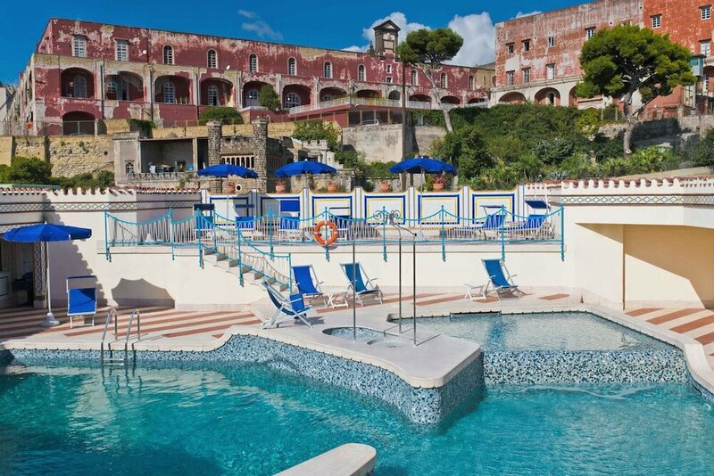 Гостиница Royal Continental Naples в Неаполе