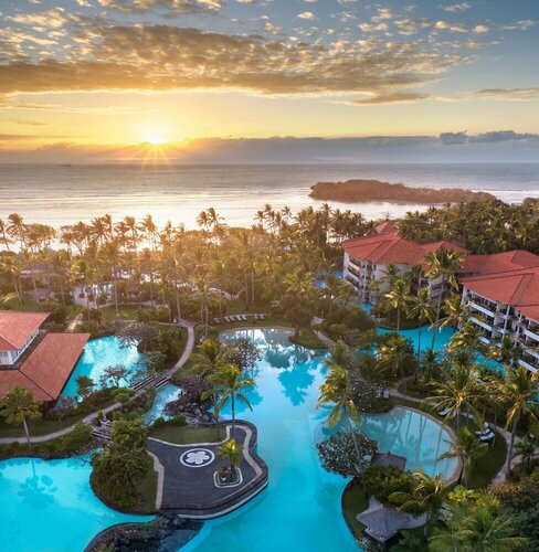 Внешний вид отеля The Laguna, a Luxury Collection Resort & SPA, Nusa Dua в Беное, фото 1
