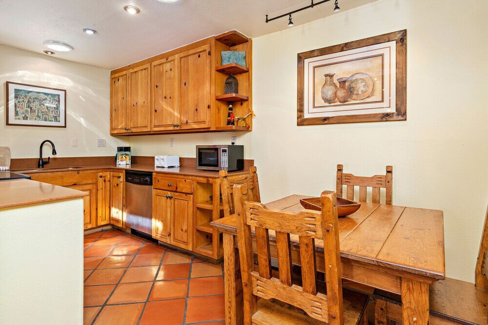 Фото Fort Marcy Hotel Suites by All Seasons Resort Lodging