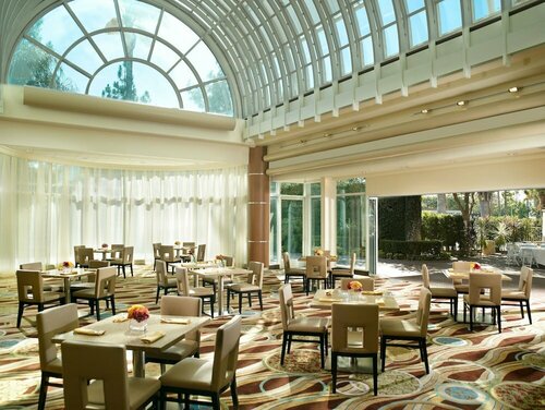 Гостиница Warner Center Marriott Woodland Hills в Лос-Анджелесе