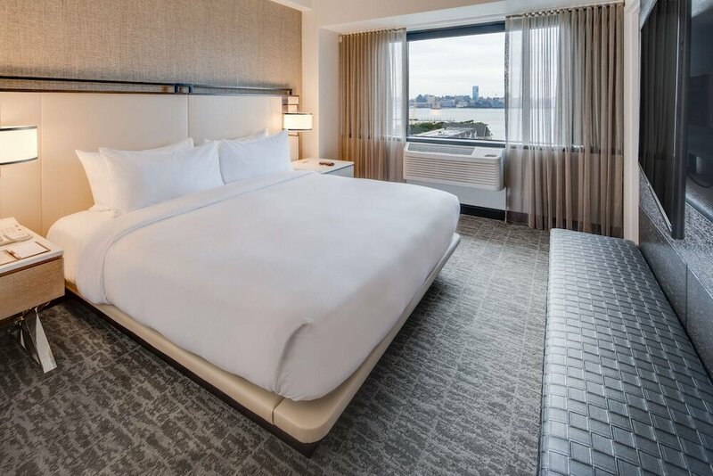 Гостиница DoubleTree by Hilton Hotel & Suites Jersey City в Джерси-Сити