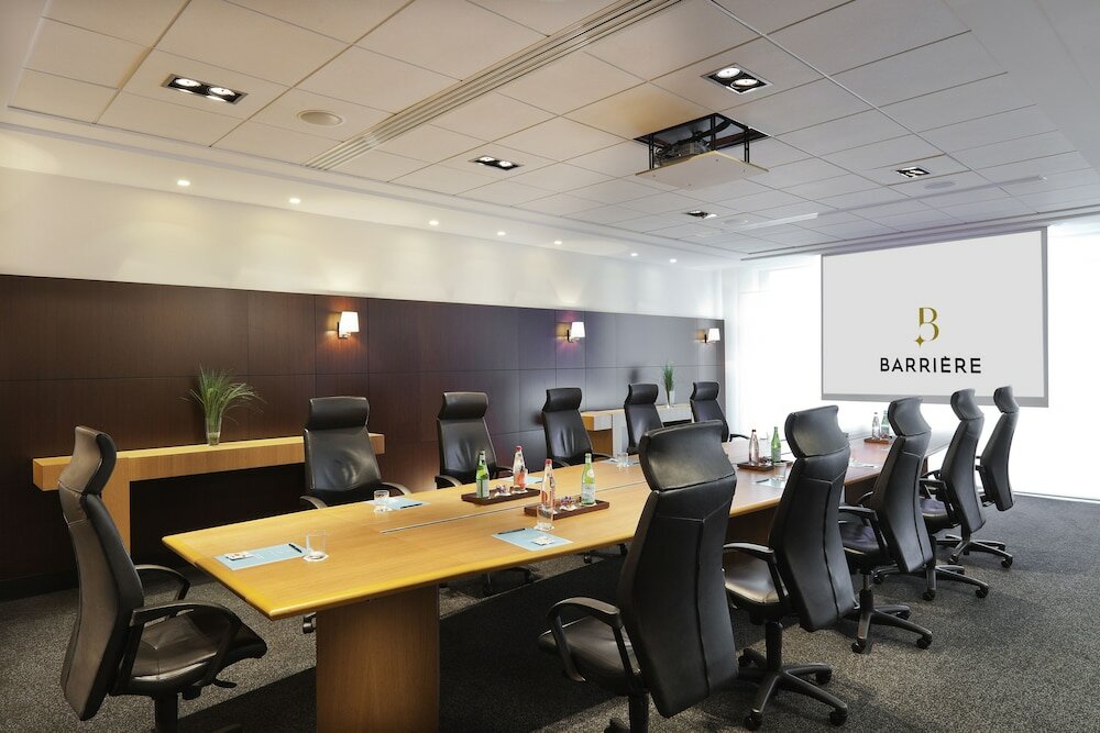 Фото Hôtel Barrière l'Hôtel du Lac