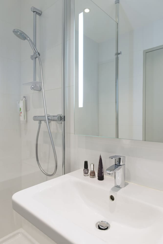 Фото Ibis Styles Lyon Confluence