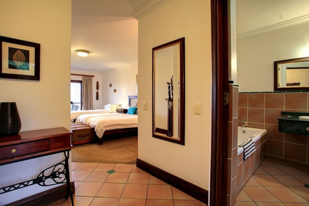 Фото Far Hills Hotel