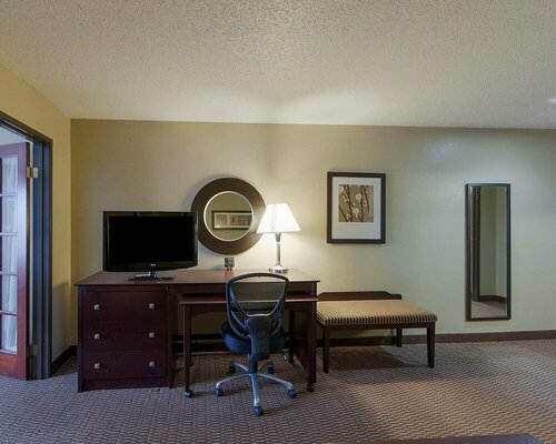 Гостиница Quality Suites Addison - Dallas в Аддисоне