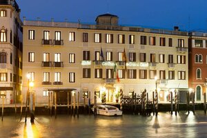 Гостиница Hotel Carlton on the Grand Canal