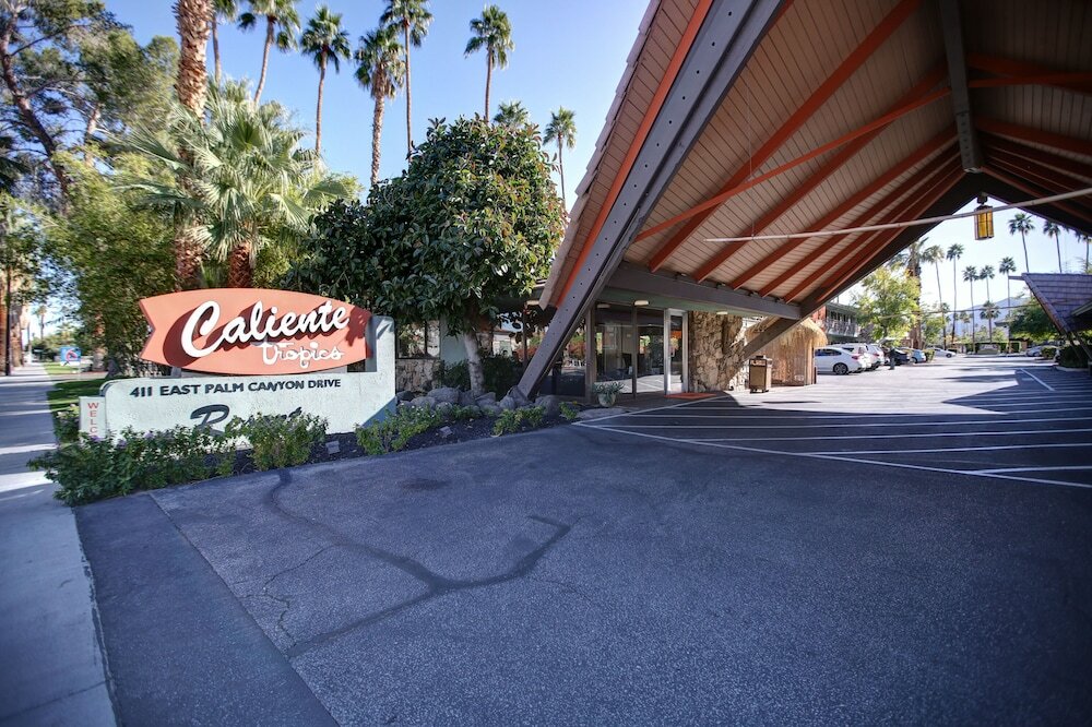 Фото Caliente Tropics Hotel