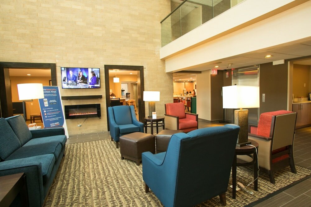 Фото Comfort Suites Oakbrook Terrace near Oakbrook Center