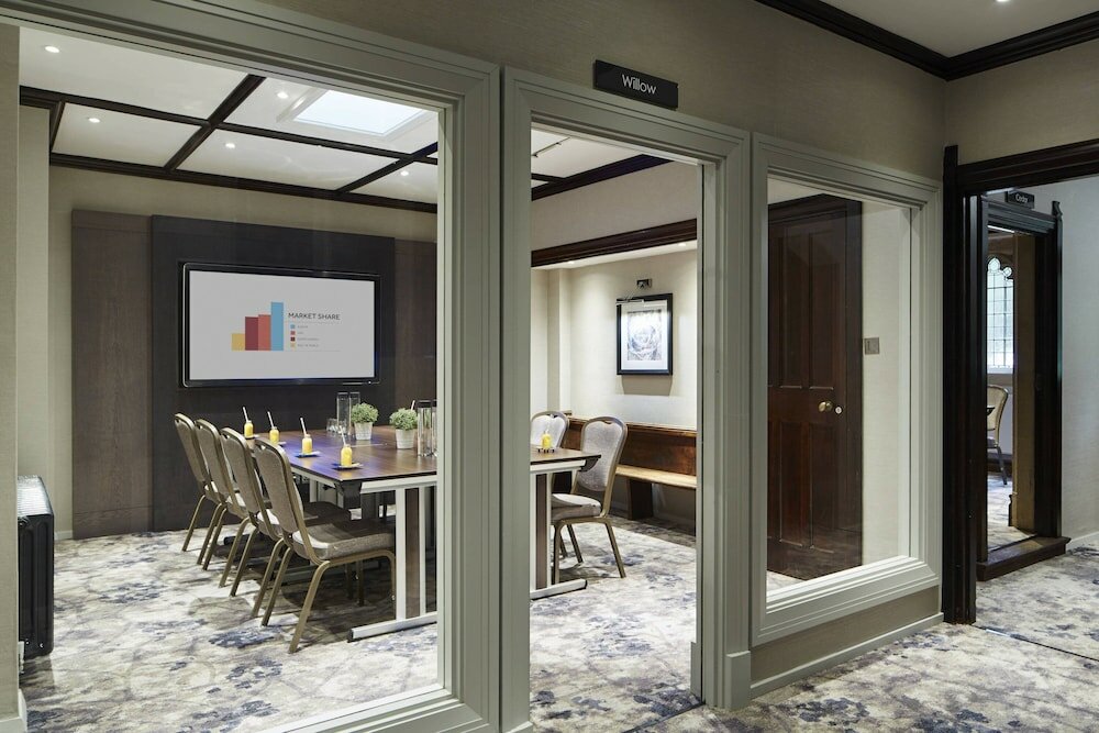 Фото Hanbury Manor Marriott Hotel & Country Club