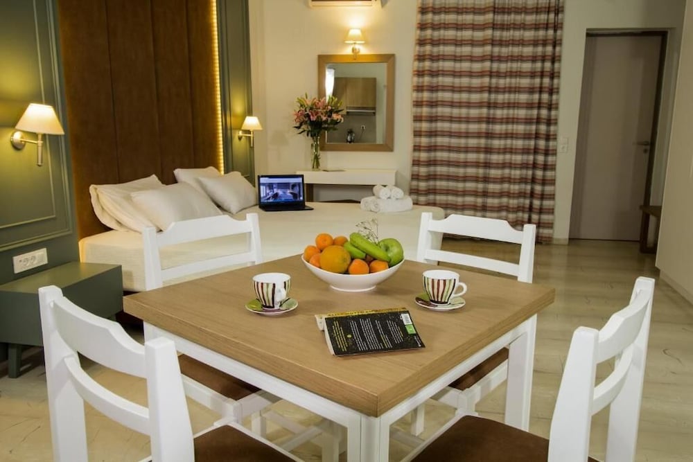 Фото Elia Stalos Apartments