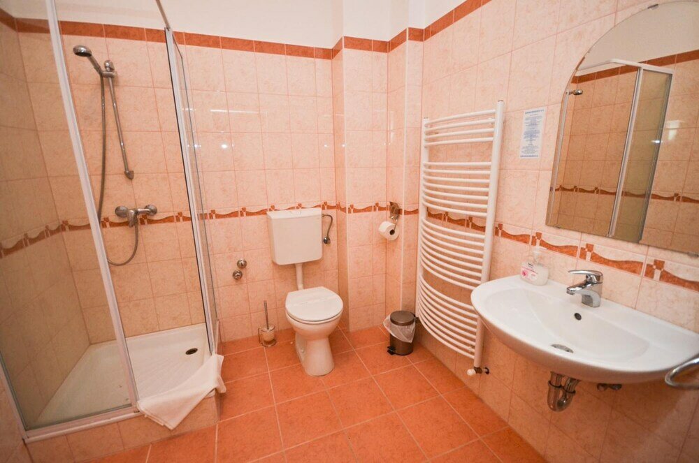 Фото Broadway City Guesthouse