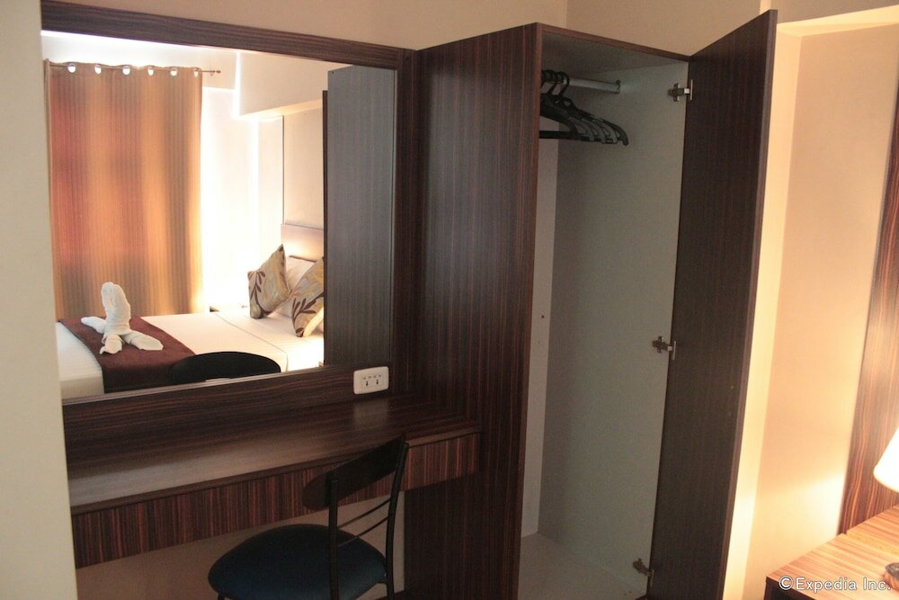 Фото Shaw Residenza Suites