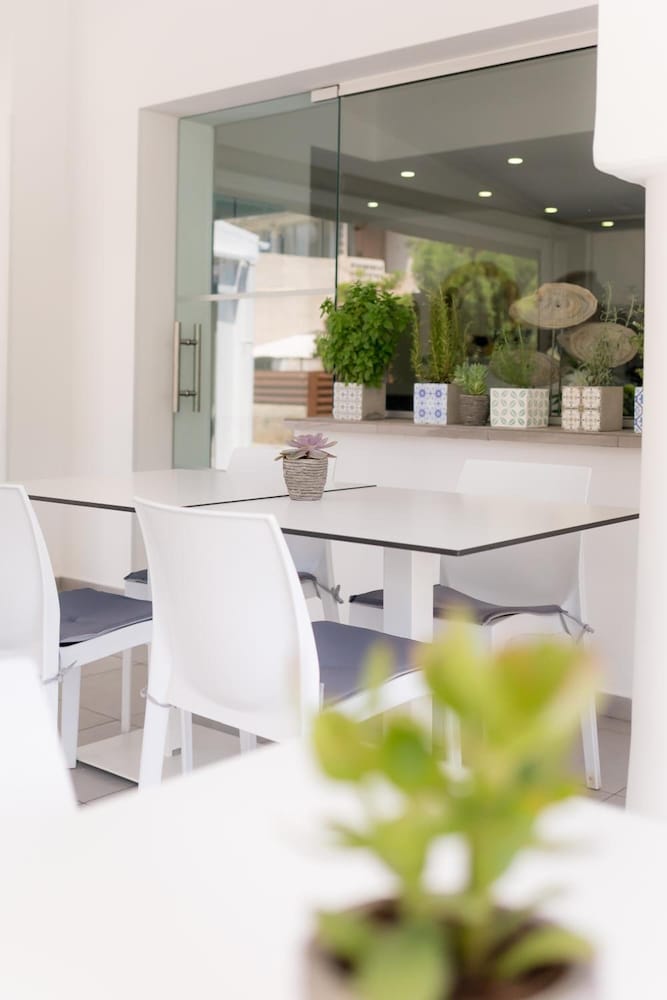 Фото Mikes Kanarium Hotel