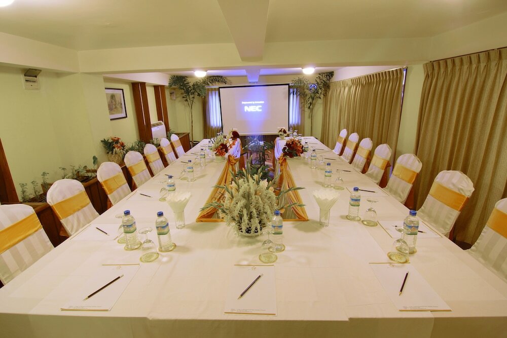 Фото Shwe Ingyinn Hotel