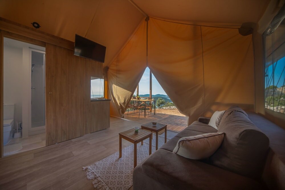 Фото Glamping Tents and Mobile Homes Trasorka - Campsite