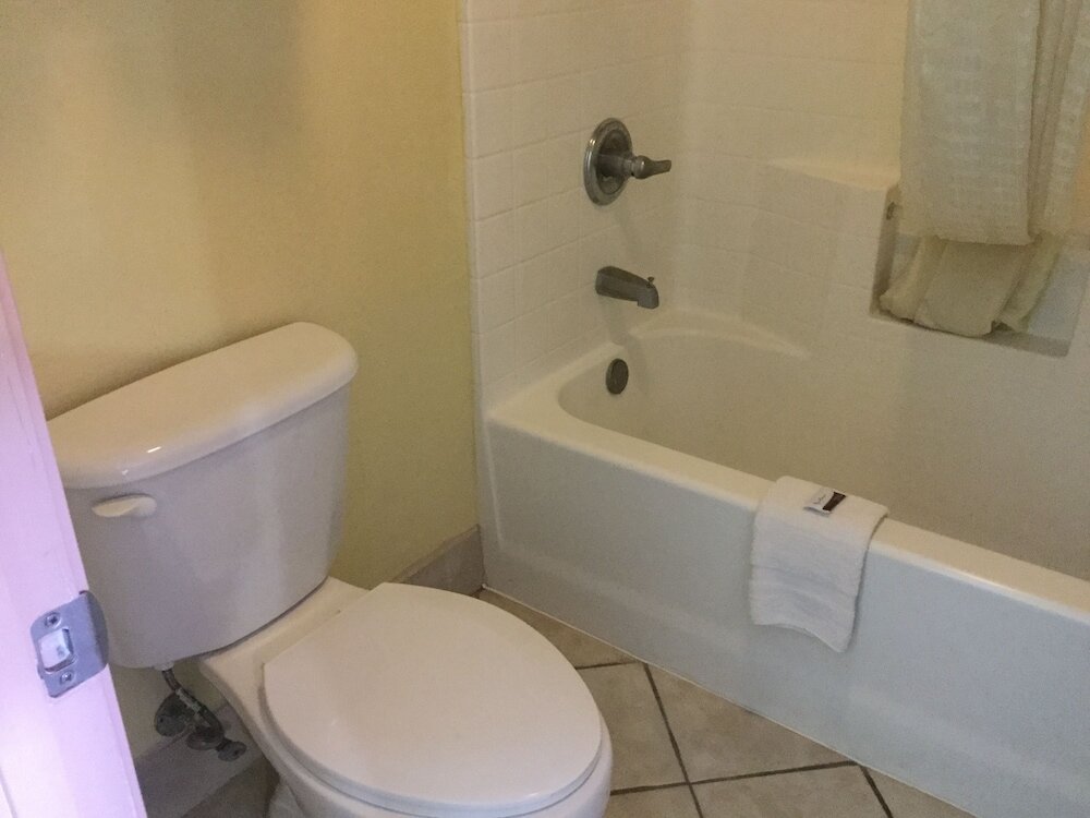 Фото Luxury Inn and Suites Seaworld Lackland