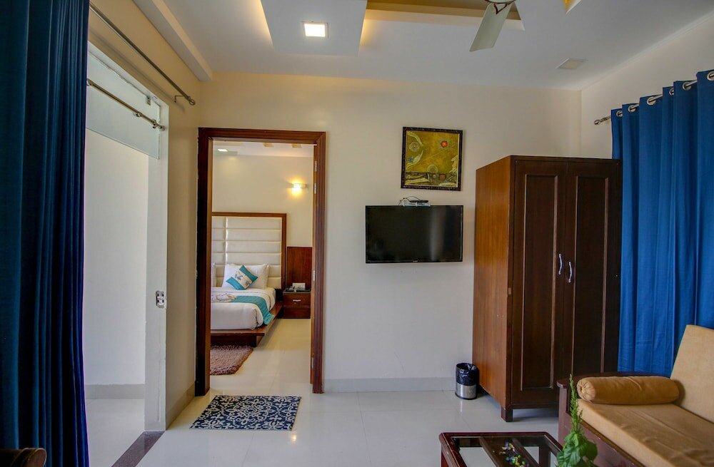 Фото Maulik Mansion Resort