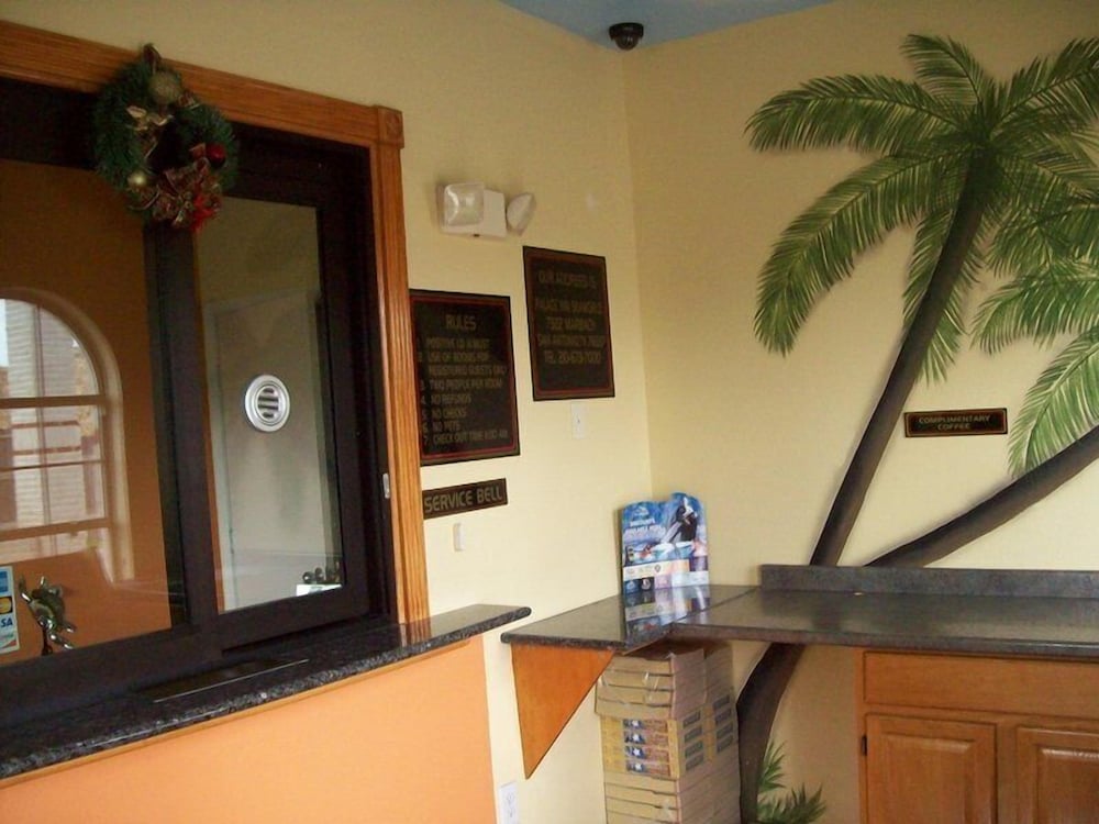 Фото Luxury Inn and Suites Seaworld Lackland