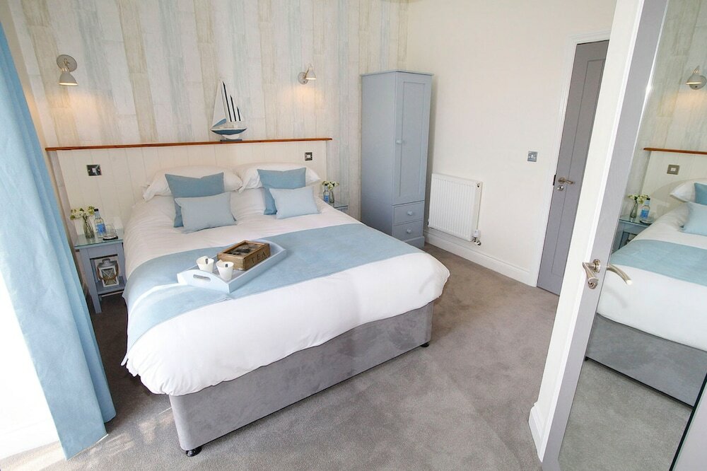 Фото The Estuary Bar and Rooms