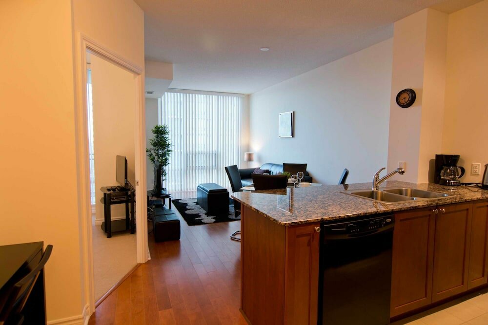 Фото Maplewood Furnished Suites