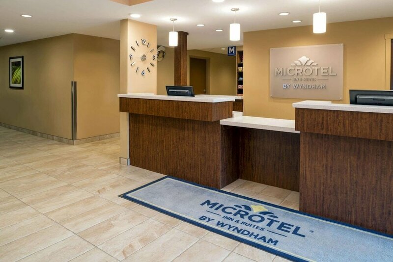 Гостиница Microtel Inn & Suites by Wyndham Red Deer