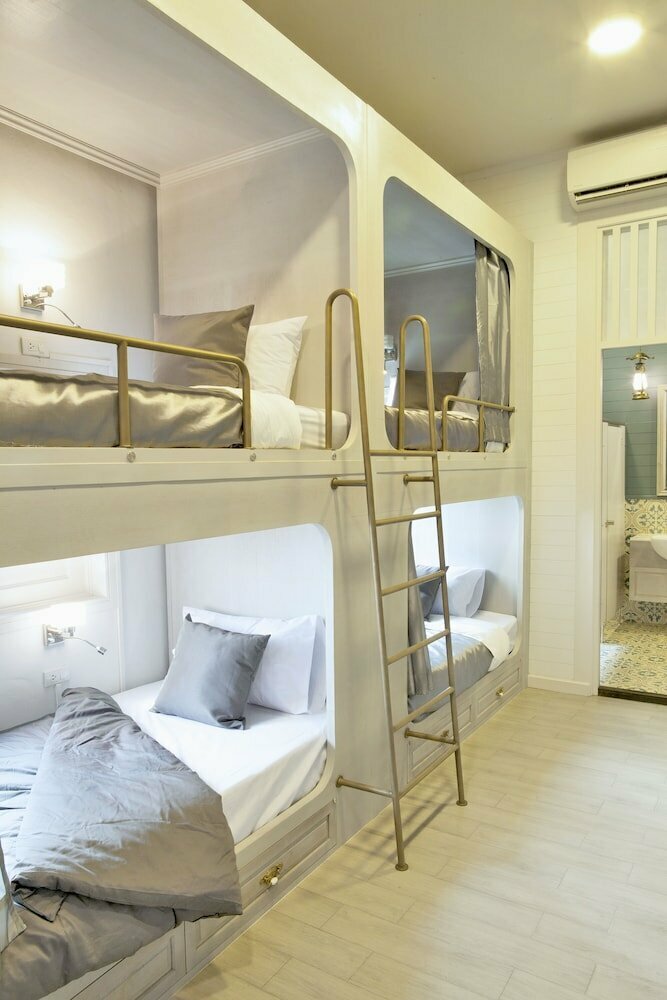 Hotel Golden Mountain Hostel, Bangkok, photo