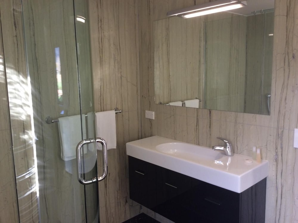 Фото Golf Course Road Chalets