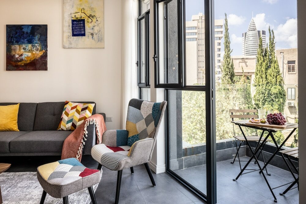 Фото Old Charm & Modern Meets by Sea N' Rent