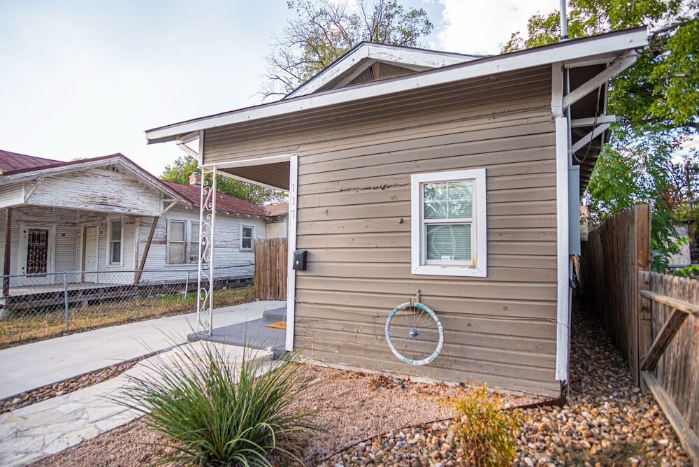 Фото Charming 2br/1ba Haven Near Exciting Downtown