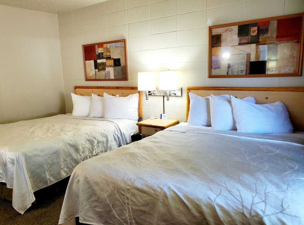 Фото Days Inn and Suites by Wyndham Downtown Missoula-University