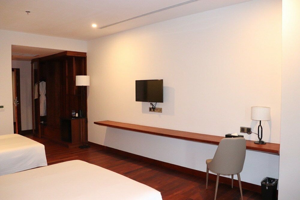 Фото Koulen Central Hotel