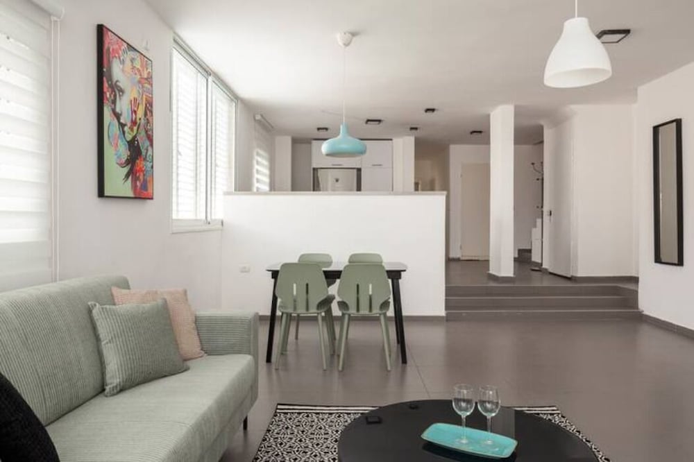 Фото Amazing Apt Bat-Yam Near Beach