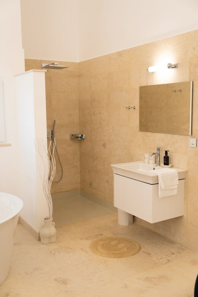 Фото The White Knight Premium Boutique Hotel