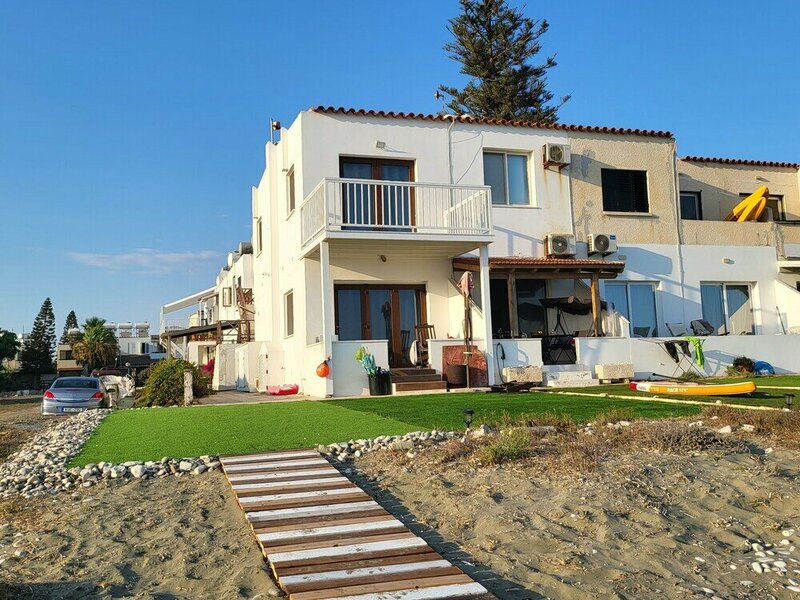 Гостиница Mattis Seafront Beachhouse
