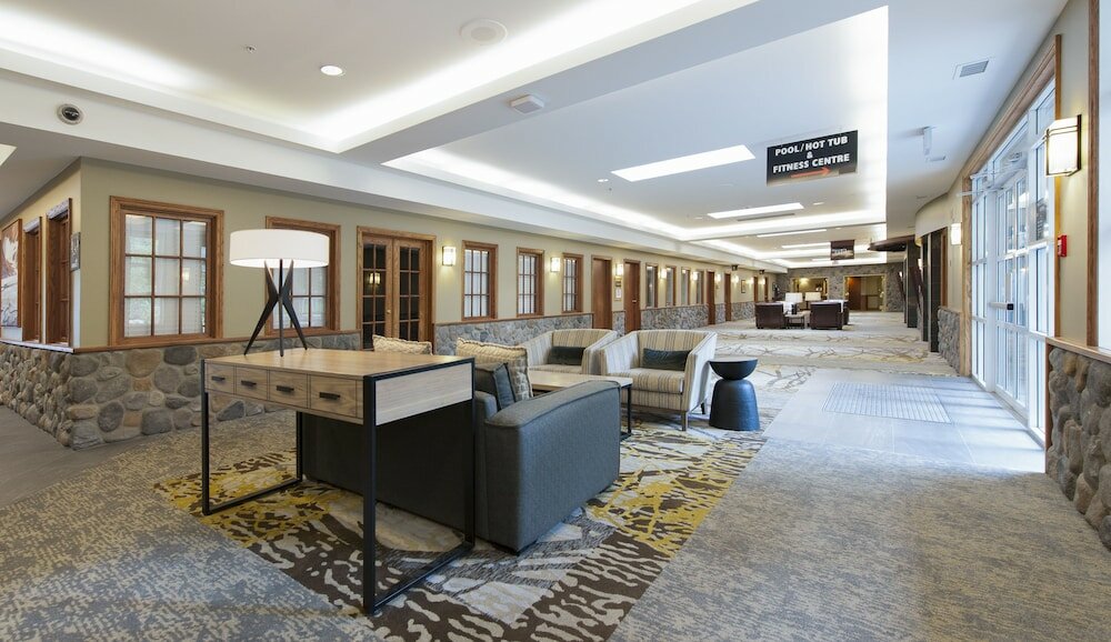 Фото Coast Canmore Hotel & Conference Centre