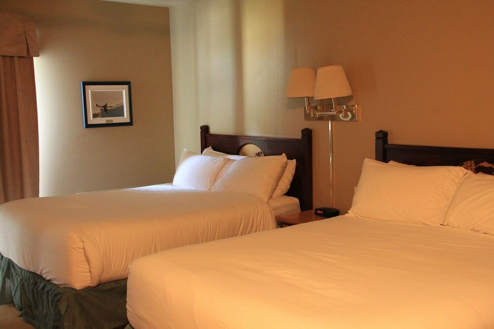 Фото Waterton Lakes Lodge Resort