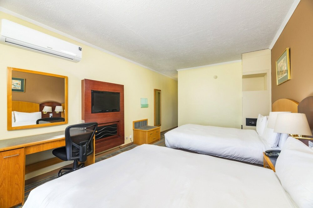 Фото Holiday Inn Bulawayo, an Ihg Hotel