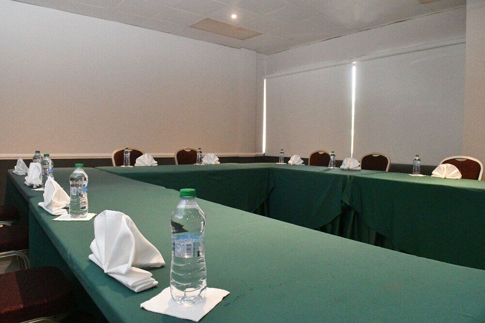 Фото Cascadia Hotel Conference Center