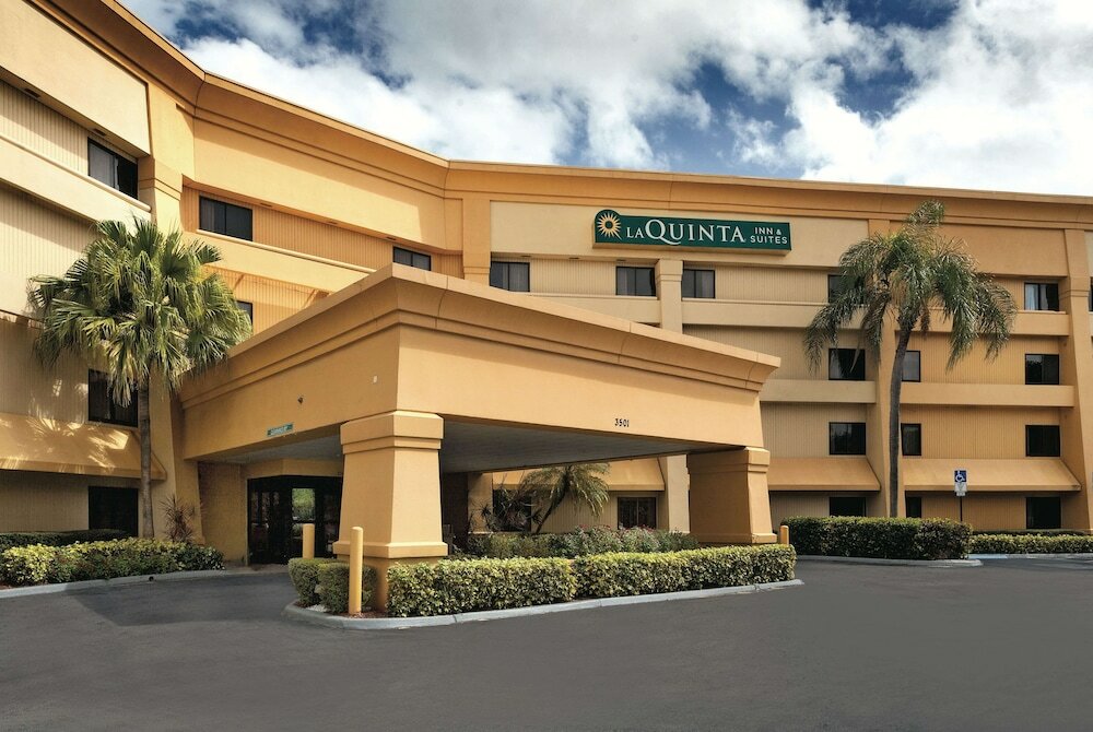Фото La Quinta Inn & Suites by Wyndham Miami Airport East